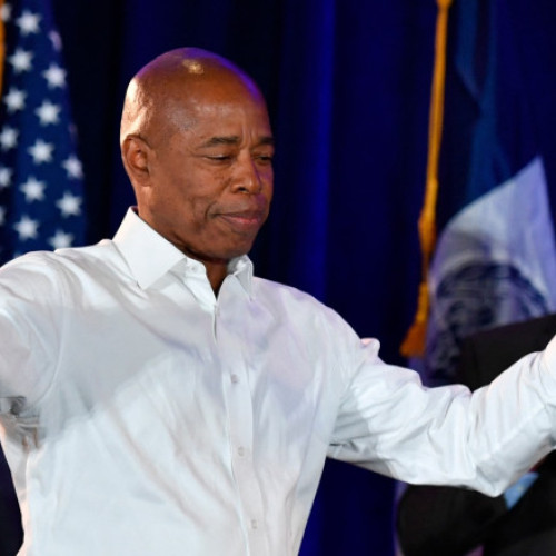 Eric Adams a obținut cetățenia Albaniei, visând la o viață în afaceri internaționale