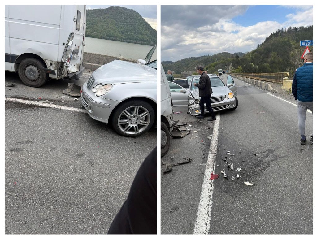 Accident rutier pe DN6, la llovița, cu cinci persoane implicate
