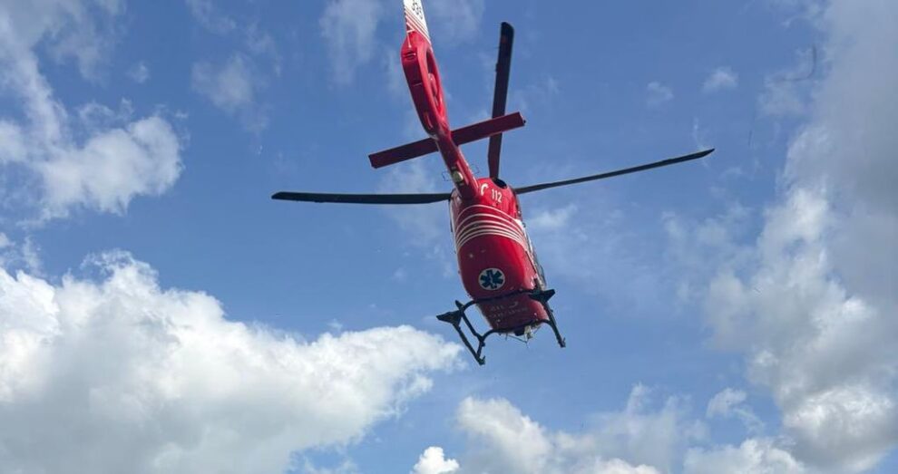 Accident grav în Zagra: un tânăr rănit după coliziunea cu un gard