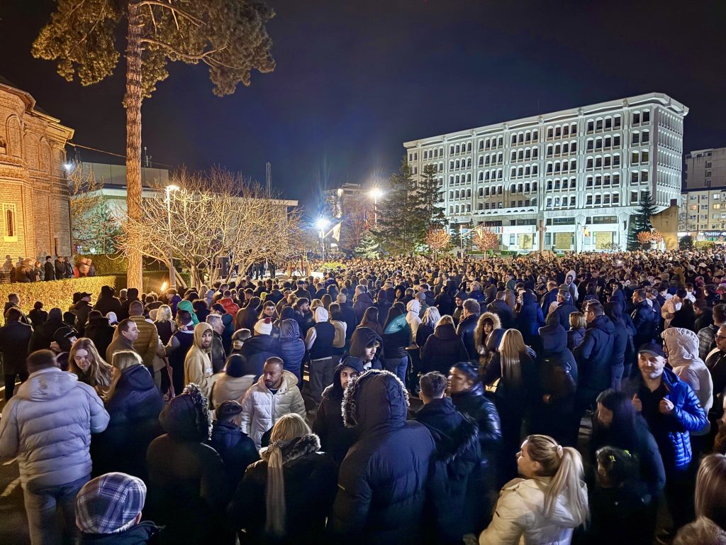 Credincioșii din Pitești au sărbătorit Învierea Domnului Iisus Hristos