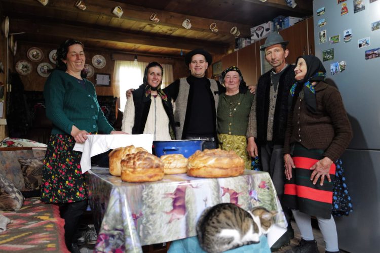 Proiect etnografic aduce la viață tradițiile satului românesc din Maramureș