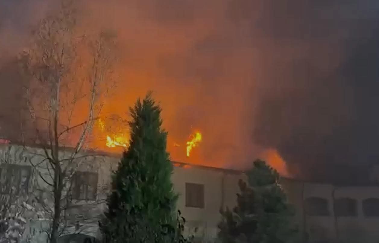 Incendiu devastator la Mănăstirea Bistrița din Vâlcea în dimineața de Paște