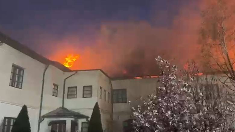 Incendiu devastator la Mănăstirea Bistriţa din Vâlcea, o persoană găsită carbonizată