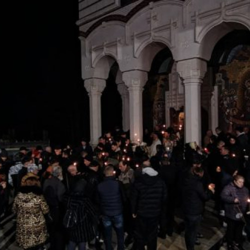 Credincioșii se adună la Mănăstirea Rohia pentru Învierea Domnului