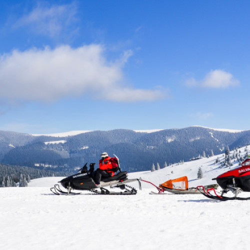 Intervenție nocturnă a jandarmilor din Vâlcea pentru salvarea a două persoane