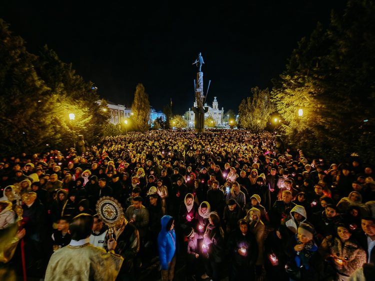 Mii de credincioși la Slujba de Înviere de la Catedrala Mitropolitană din Cluj-Napoca