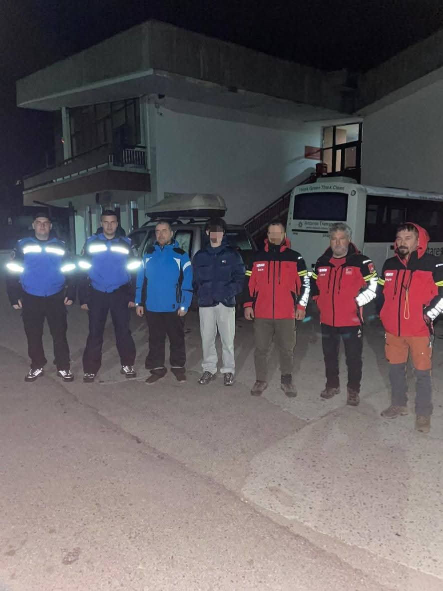 Salvarea unei familii blocate în munți, în noaptea de Înviere