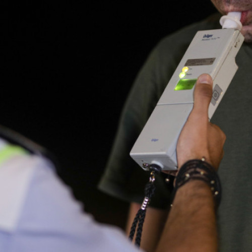 Șofer prins beat la volan, având trei copii în mașină