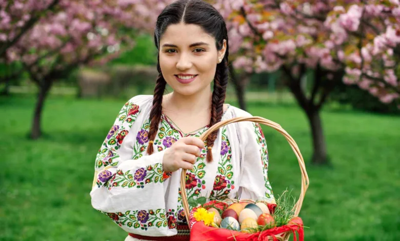 Românii sărbătoresc Lunea Luminată, o zi dedicată tradițiilor și reconectării