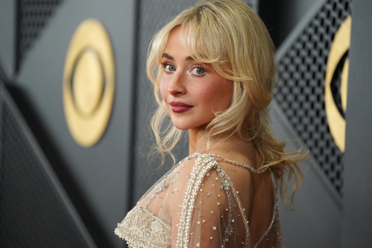 Reacția lui Sabrina Carpenter la un fan care a întrerupt spectacolul ei de la Coachella stârnește controverse