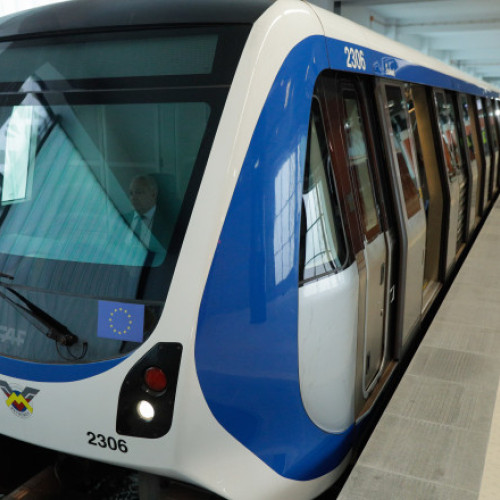 Incident pe Magistrala 2 de metrou: vagon plin de fum, pasageri evacuați