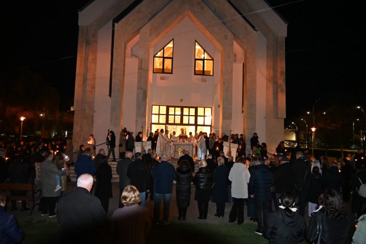 Ceremonie emoționantă la Parohia „Sfânta Maria” din Baia Mare, de Sărbătoarea Învierii