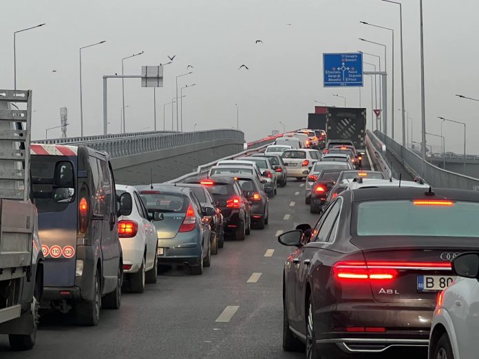 Aglomerație pe DN 1: Poliția sfătuiește șoferii să evite zonele aglomerate