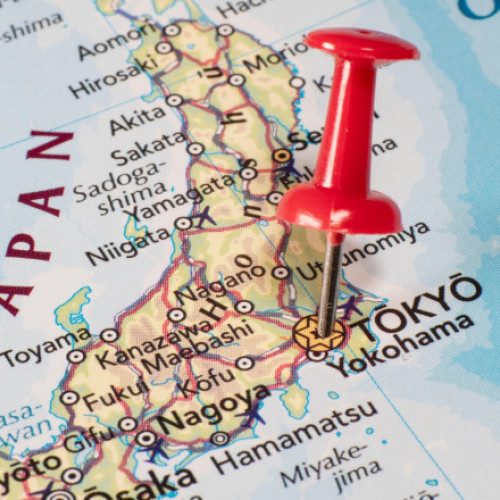 Takaichi propune revizuirea constituției Japoniei, provocând diviziuni interne