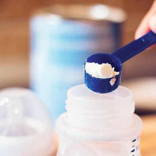 Dezbaterile despre laptele potrivit pentru copii: integral versus degresat