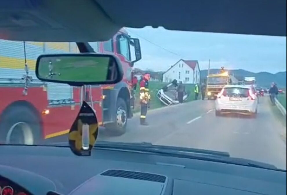 Accidente rutiere pe drumurile din Bistrița, cu victime transportate la spital