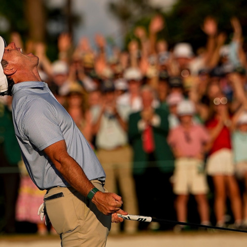 Rory McIlroy câștigă din nou la Masters, alăturându-se elitelor golfului