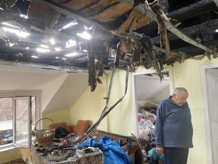 O familie din Lăpușel, distrusă de incendiu înainte de Înviere