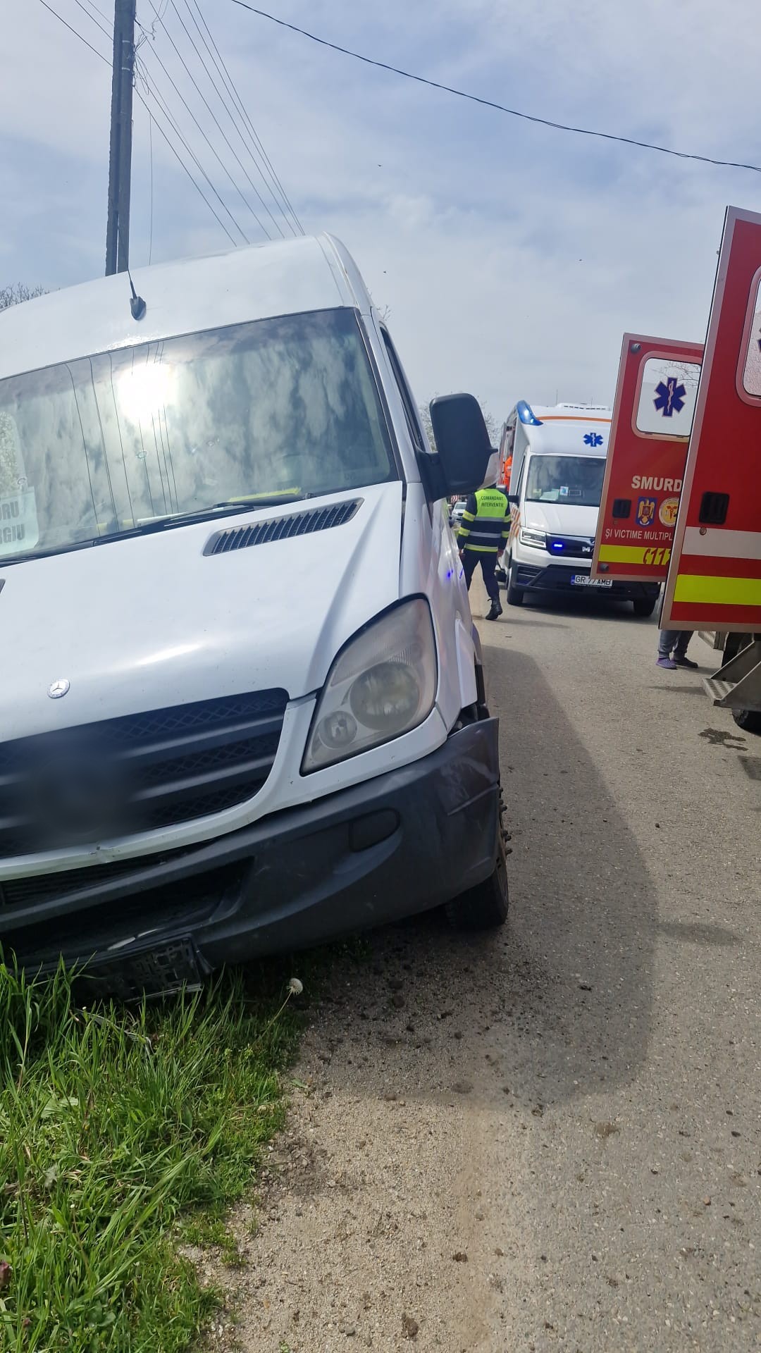 Accident rutier la Drăghiceanu, cinci persoane au nevoie de îngrijiri medicale