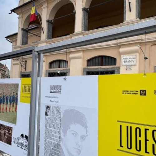 Expoziție dedicată lui Mircea Lucescu în Piața Sfatului din Brașov