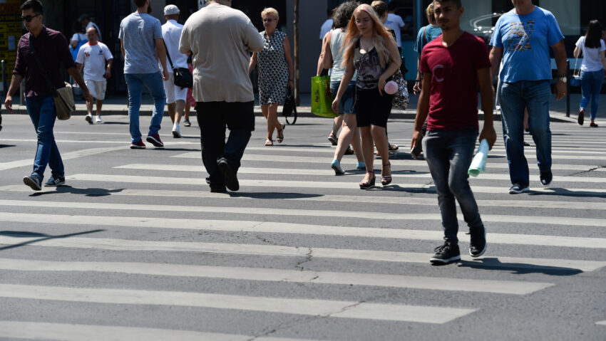 Românii cer schimbări radicale în sistemul politic, conform unui sondaj recent