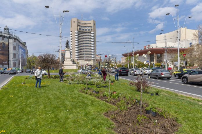 Kilometrul 0 din București se transformă cu un nou spațiu verde