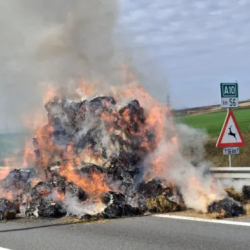 Trafic blocat pe autostrada A10 din Alba din cauza unui incendiu la un camion
