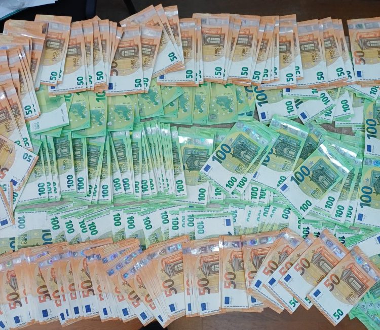 Capturi impresionante de bani la frontiera românească