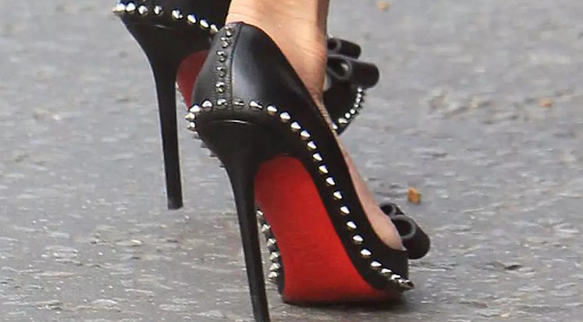 Incident neprevăzut la Piatra-Neamț: o femeie rănită în timp ce se urca în mașină