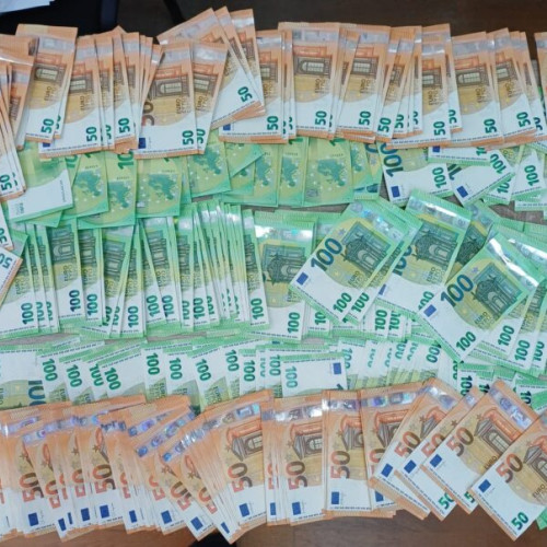 Șofer ucrainean prins cu sume mari de bani ascunse în autocar