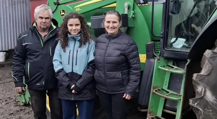 O femeie din Cluj renunță la cariera în finanțe pentru o fermă legumicolă