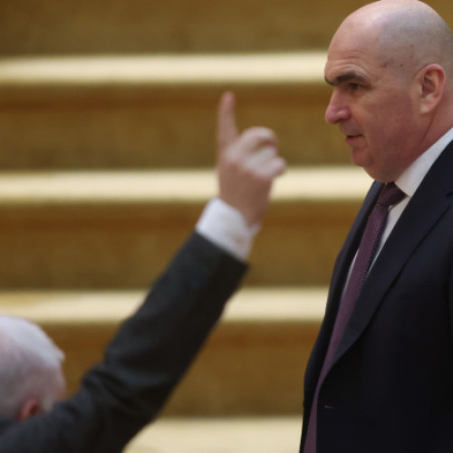 Opoziția se pregătește de moțiune de cenzură împotriva Guvernului Bolojan