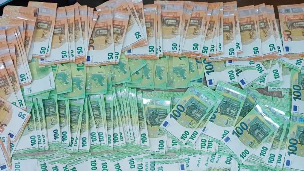 Șofer de autocar ucrainean prins cu bani nedeclarați la frontiera României