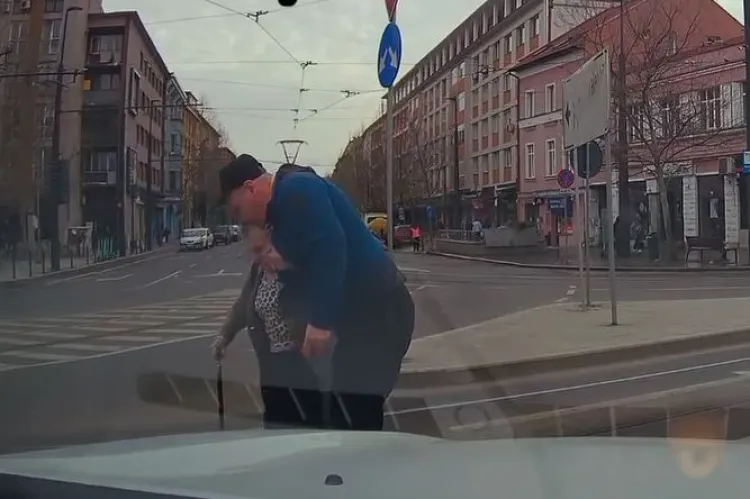 Un vatman din Cluj oferă o lecție de empatie în trafic