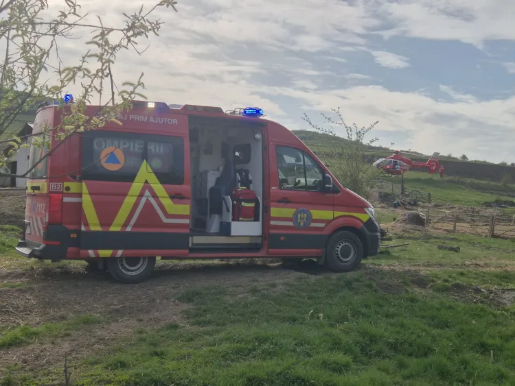 Tânăr grav rănit de un tractor, intervenție rapidă a pompierilor