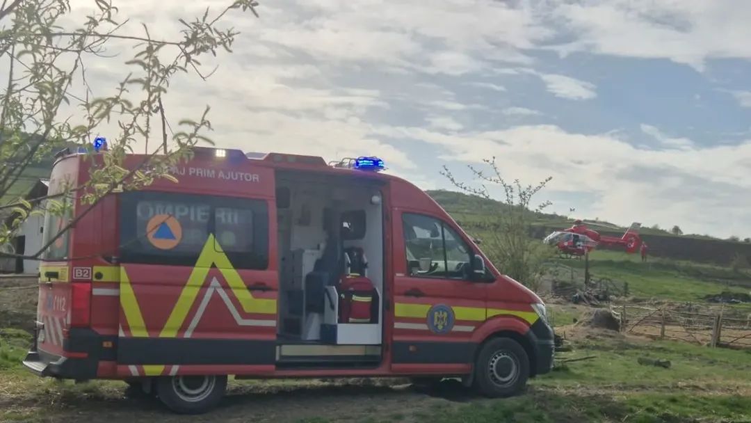Accident grav în Buza: tânăr rănit de un utilaj agricol