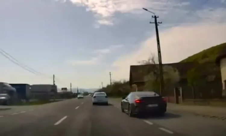 Șofer imprudent depășește prin dreapta pe drumul din Bunești