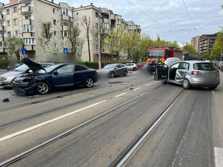 Accident rutier pe strada Plopilor din Cluj-Napoca, fără victime încarcerate