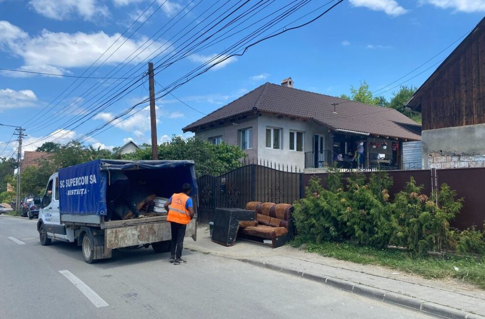 Colectarea deșeurilor voluminoase în mai multe comune bistrițene