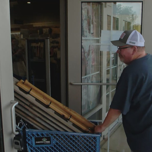 Închiderea Painted Tree Boutiques lasă sute de comercianți în dificultate