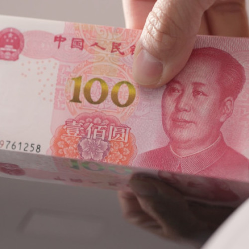 Creșterea economiei Chinei surprinde analiștii cu un avans de 5% în 2026