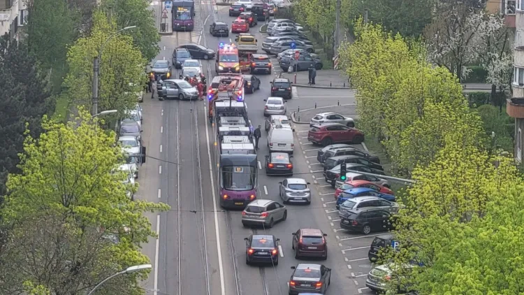 Accident rutier în Cluj-Napoca: două femei și un minor spitalizați