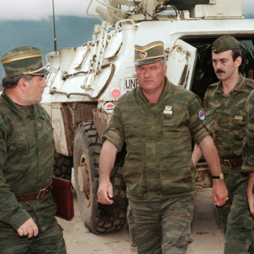 Ratko Mladic, condamnat pe viață, a suferit un accident vascular cerebral minor