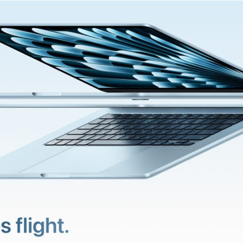 M4 MacBook Air 512GB este cu 300$ reducere, la 899$, dar modelul M5 costă cu 50$ mai mult