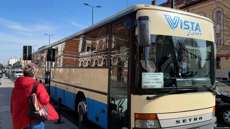 Locuitorii din Huedin amenințați cu pierderea locurilor de muncă din cauza CFR Călători