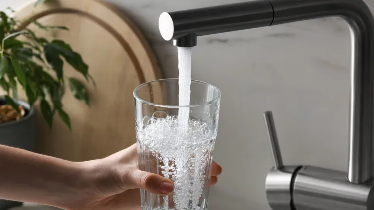 Prețurile apei potabile și canalizării, diferențe semnificative în România