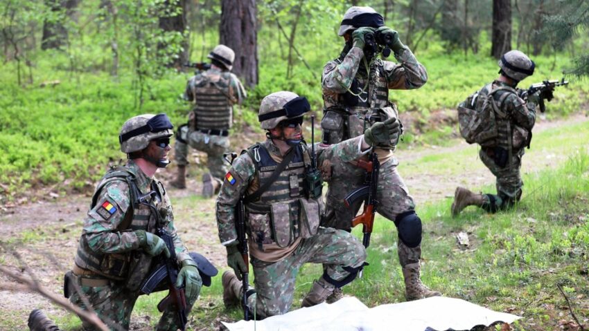 Exerciții militare cu trupe și tehnică blindată în Sfântu Gheorghe