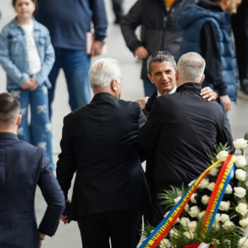 Nicuşor Dan explică absenţa de la ceremonia lui Mircea Lucescu