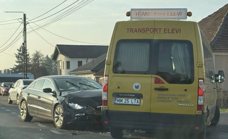 Accident grav în Seini: microbuz școlar implicat într-o coliziune frontală