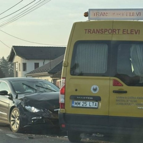 Accident grav în Seini: microbuz școlar implicat într-o coliziune frontală